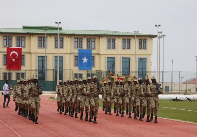 Somali’deki Türk askeri eğitim üssü 152 mezun verdi